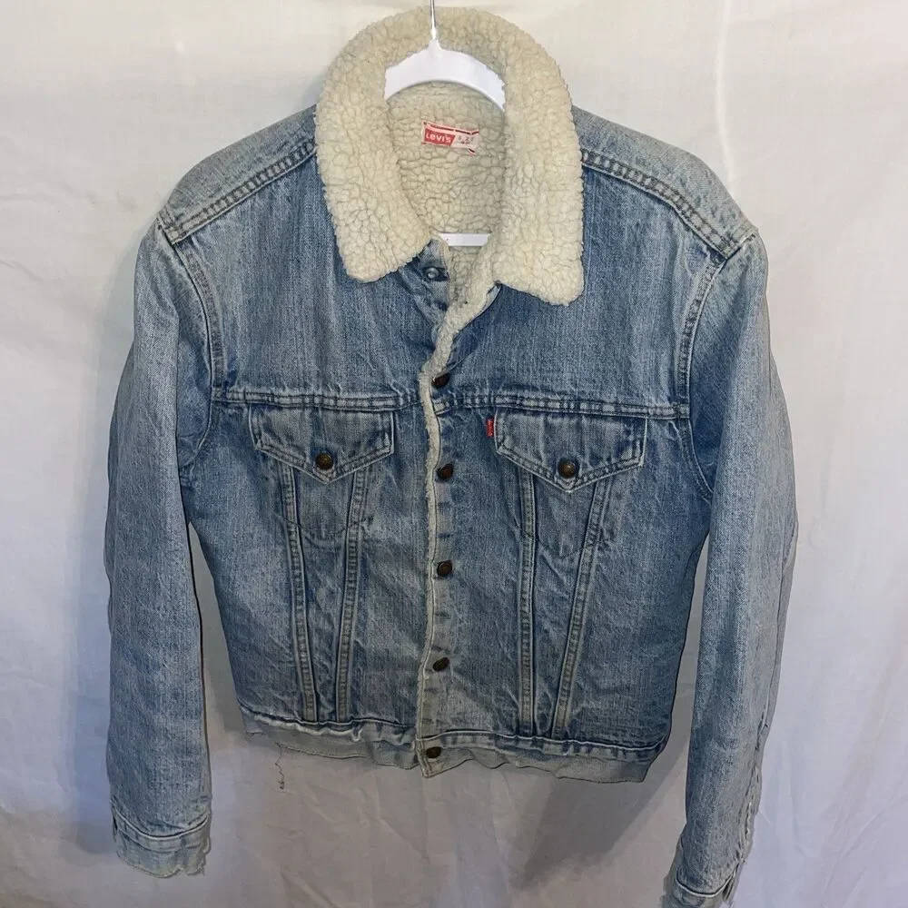 Vintage Levi’s Men’s Fleece Lined Jean Jacket Size 42 U.S. Medium Blue Outdoors
